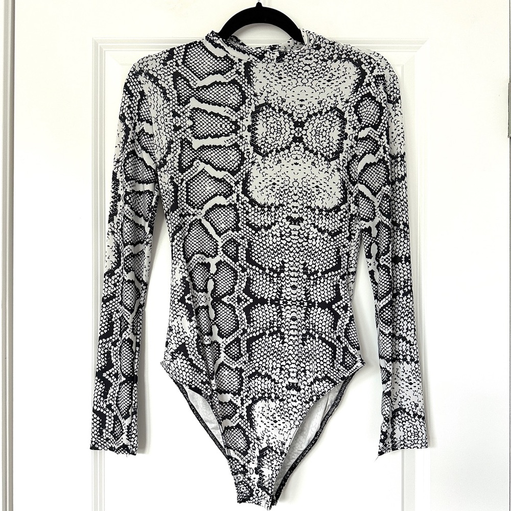 NWOT Femme Luxe Snakeskin Black and White Bodysuit Size M